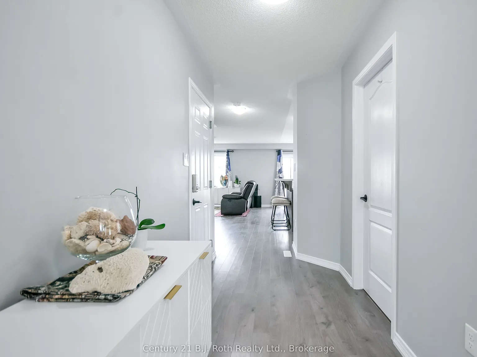 4 bed, $2,850 — Photo 4