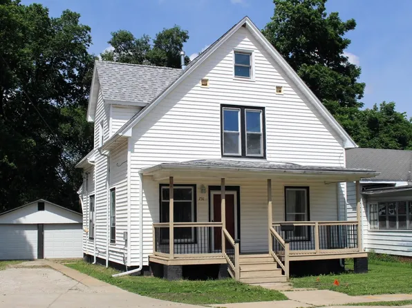 731 N Grant St, Clinton, IL 61727