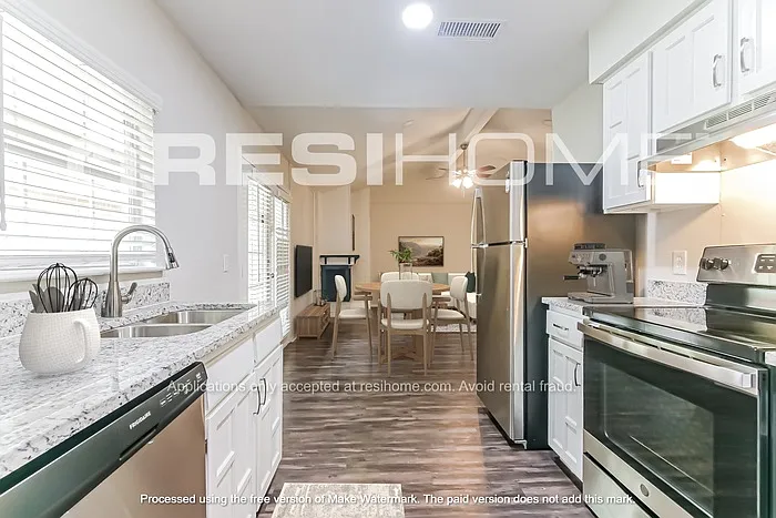1003 Candlewick St — Photo 3