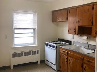 2377 5th St #B, Fort Lee, NJ 07024