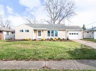 893 Lake Breeze Rd, Sheffield Lake, OH