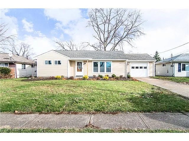 893 Lake Breeze Rd photo 1