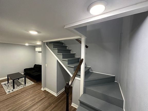 5th image of 709 E 6th St