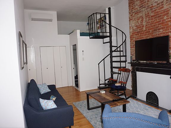 3rd image of 1521 Spruce St APT 204