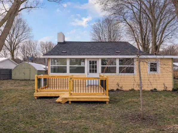 39 Spruce Ridge Dr, Bay City, MI 48706