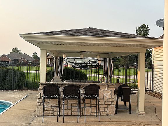 4th image of 20400 Meridian Ct