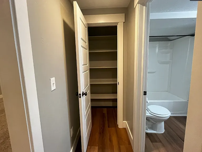 W701AR — Photo 9