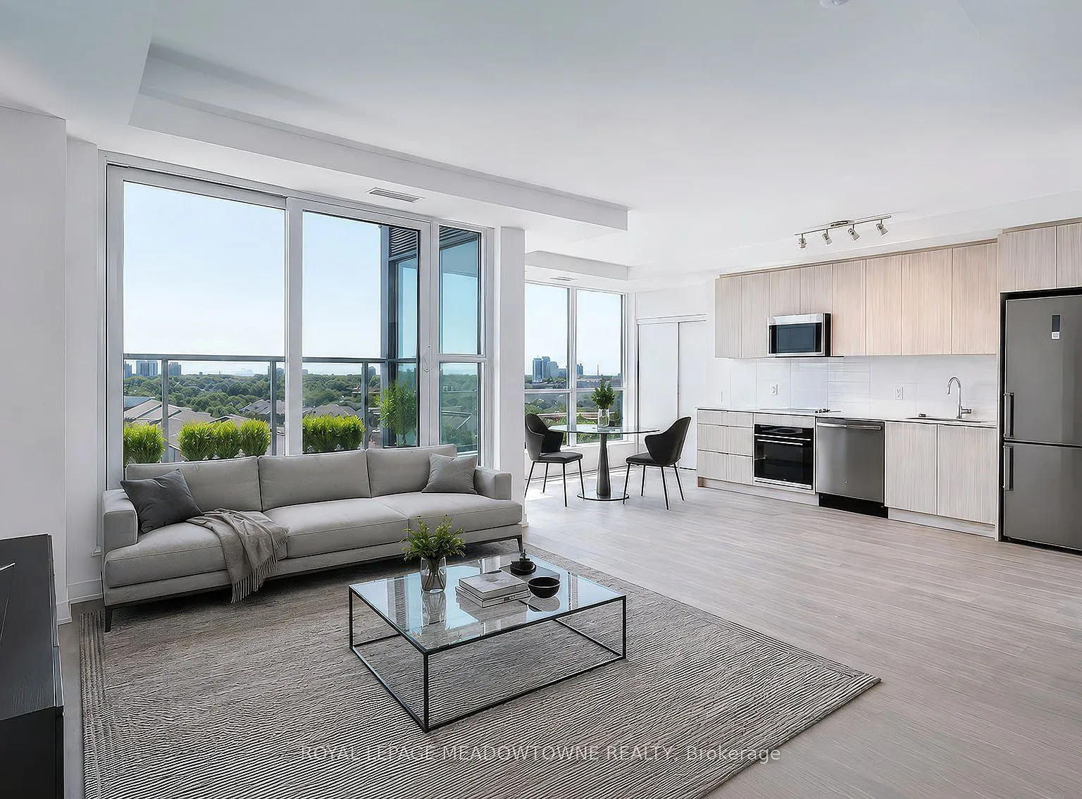 Linea Condos — Photo 1