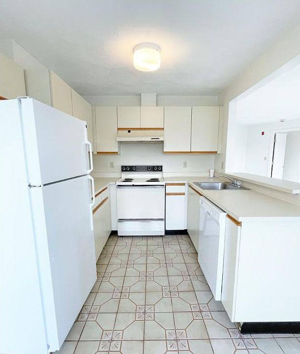 1st image of 410 Washington St #51