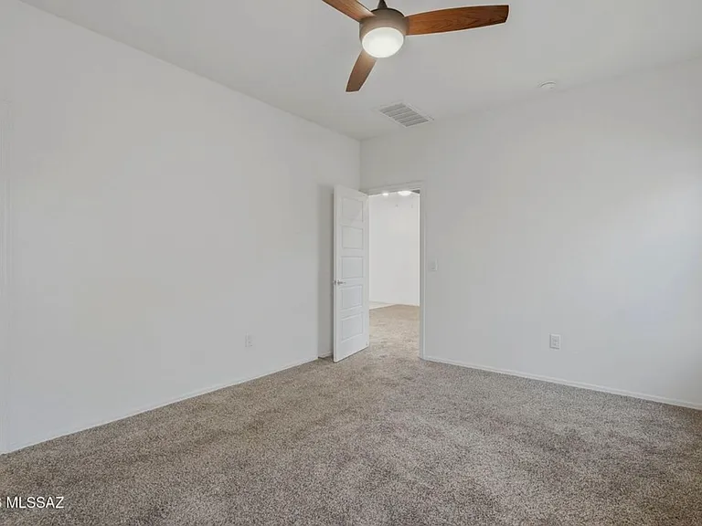 2557 E Calle Joya De Ventura — Photo 7