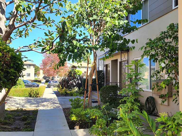 3193 S Barrington Ave #A — Photo 2