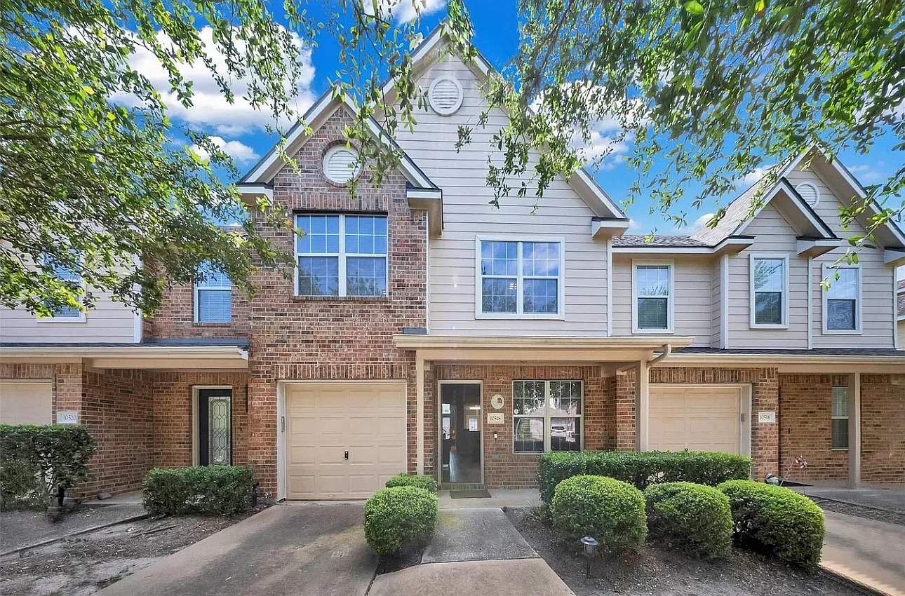 2 bed, 2.5 bath, 1593 sqft, $2,200 — Photo 1