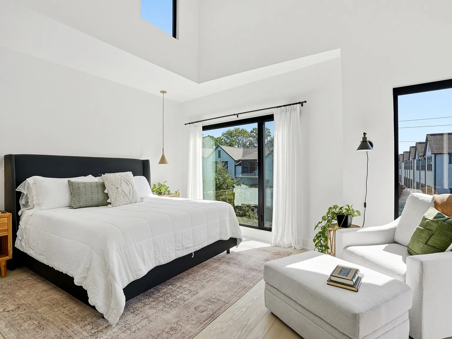 2 bed, 2.5 bath, 1568 sqft, $4,899 — Photo 3