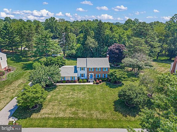 3rd image of 62 Darien Rd
