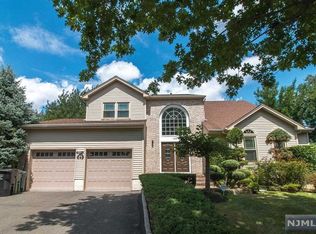 166 Split Rock Rd, Paramus, NJ 07652