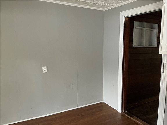 5th image of 321 W Blackshear Ave