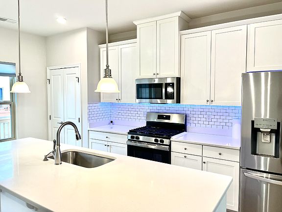 5th image of 321 Poplar Leaf Way