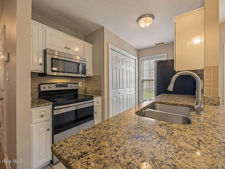 435 Northrop Pl — Photo 17