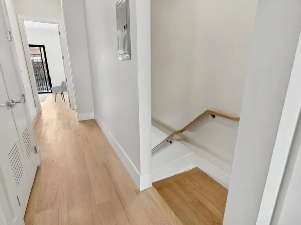 220 Freeman Avenue image 33 of 47