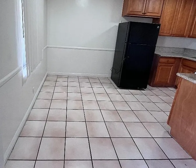 15943 Victory Blvd #2 — Photo 4