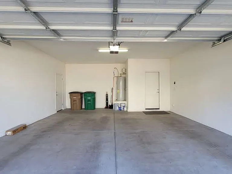 15733 W Polk St — Photo 28