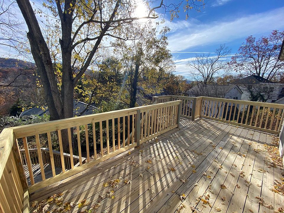 1st image of 40 Larchmont Rd