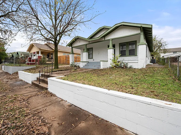 2207 Prairie Ave — Photo 3