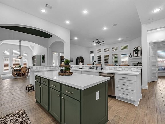 4th image of 4803 Bernard Dr