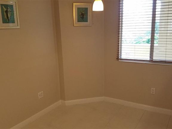 5th image of 32 Harbour Isle Dr E #202