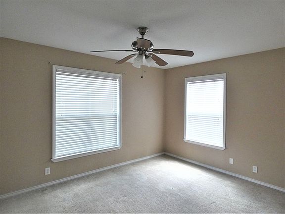 3rd image of 1200 E Hutchinson St