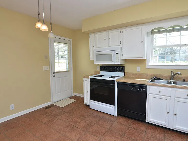 4924 Teton Dr — Photo 7