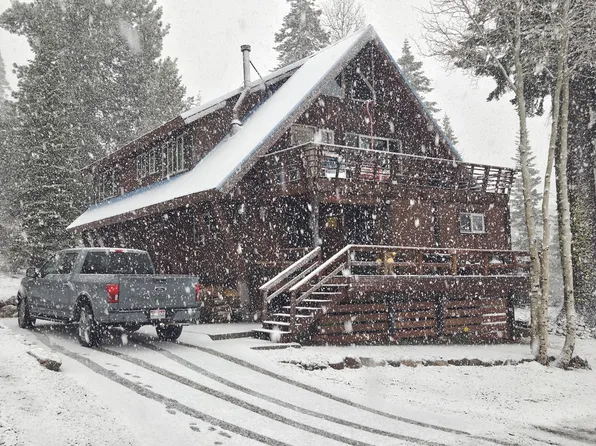 10179 Lake Angela Dr, Soda Springs, CA 95728