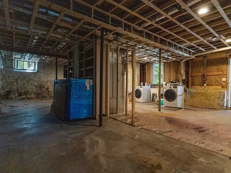 161 Highland Ave — Photo 24
