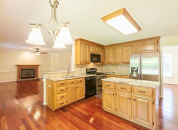 5th image of 179 Wellington Cir