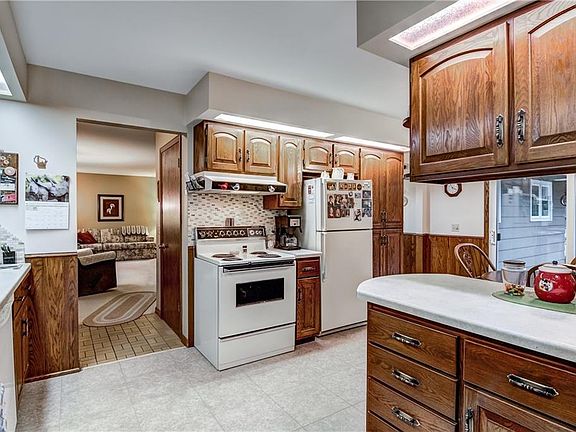 5th image of 1915 Oaklawn Dr