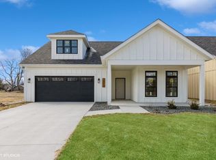 2813 Green Hills Dr, Ames, IA 50014