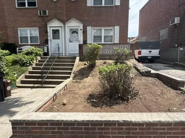 10-27 116th St, College Pt, NY 11356