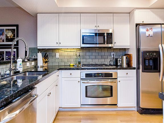 4th image of 1951 N Beachwood Dr APT 103
