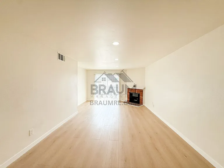 11839 BURBANK — Photo 3