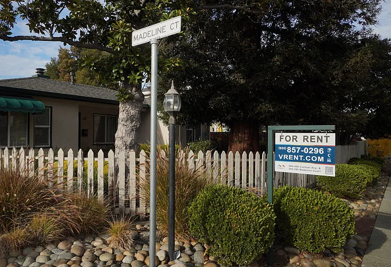 380 Madeline Ct — Photo 1