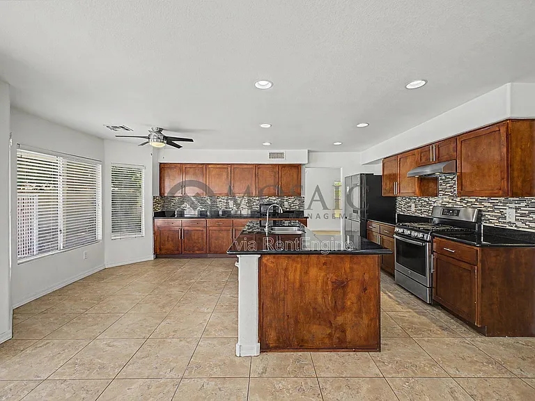 820 N Granada Dr — Photo 14