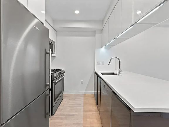 5th image of 2600 7th Ave #2N
