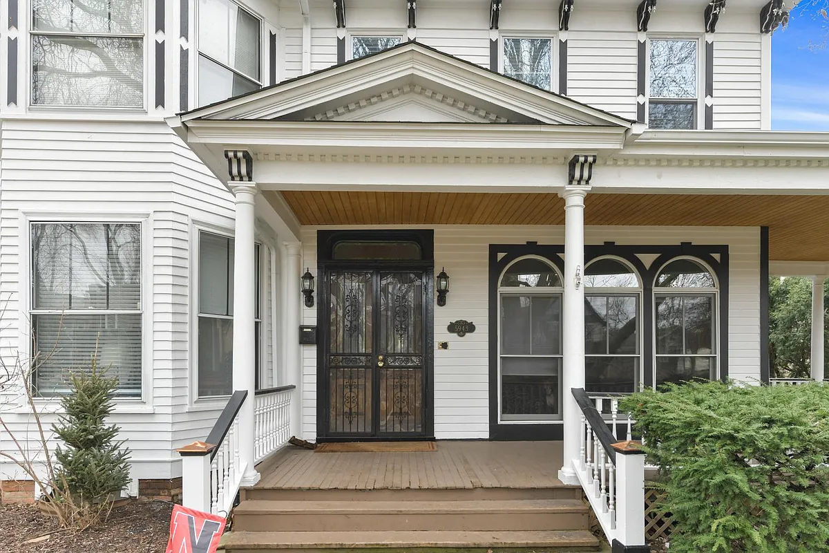 Building Photo - 5943 N East Circle Ave #1