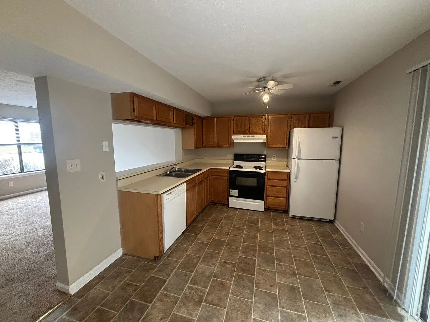 End Unit Townhouse Within Walking Distance to Liberty — Photo 4
