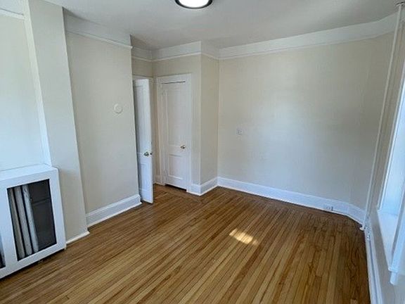 5th image of 300 Elm Pl APT 1