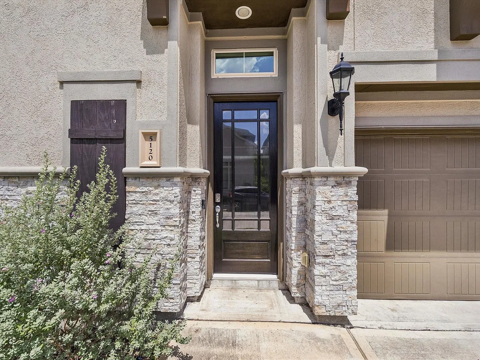 3 bed, 3.5 bath, 2554 sqft, $3,450 — Photo 2