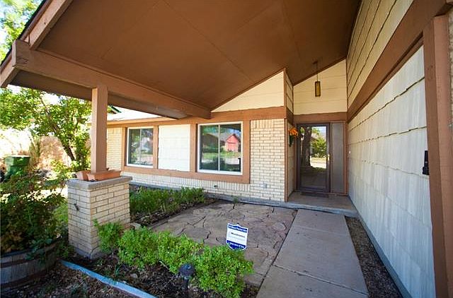 1st image of 438 Cloverdale Ln