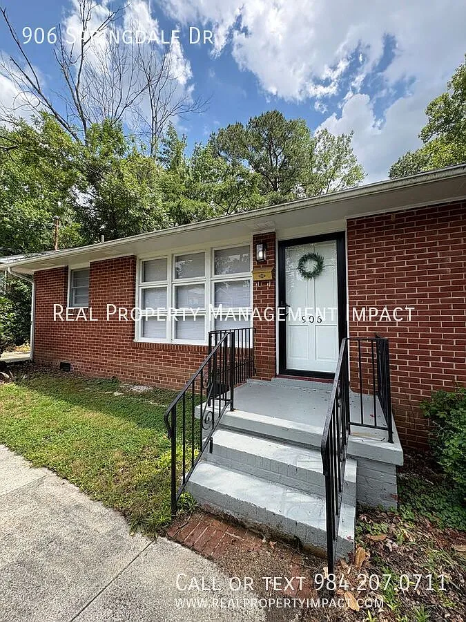 Updated 3 Bed 2 Bath Ranch Home Minutes from Downtown Durham — Photo 3