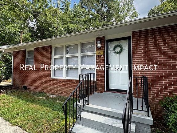 3rd image of 906 Springdale Dr