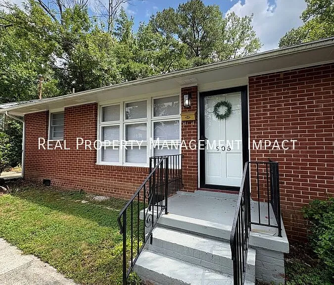 906 Springdale Dr — Photo 3